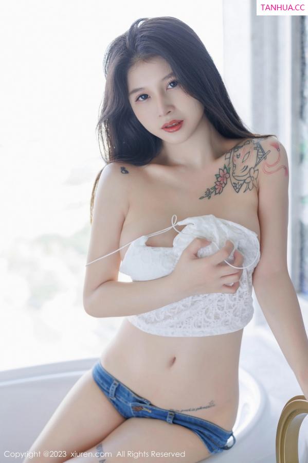   [XiuRen]高清写真图 2023.10.24 No.7552 灵诗怡 超短裤美腿第30张图片